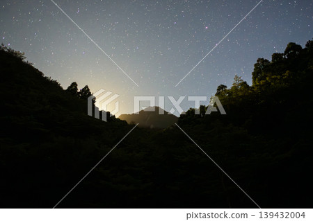 杉木山與夜景:屋久島,海洋阿爾卑斯山(夏季) 杉木山與夜景:屋久島,海洋阿爾卑斯山(夏季) 139432004