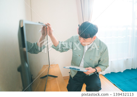 高清晰度電視 電視 男人 139432113