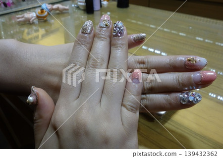Elegant Nail Art with Glitter and Gemstone Details Elegant Nail Art with Glitter and Gemstone Details 139432362