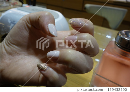 Hand with Glitter and Matte Nail Art Close-up Hand with Glitter and Matte Nail Art Close-up 139432390