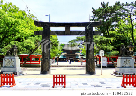 [Fukuoka] Early summer in Fukuoka: The first torii gate of Hakozaki Shrine 139432552