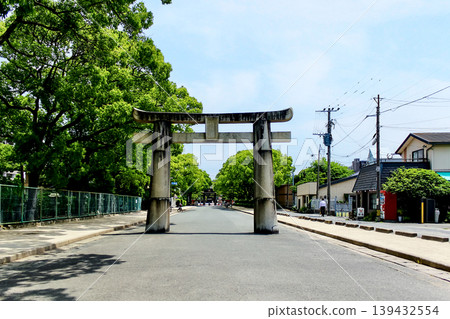[Fukuoka] Early summer in Fukuoka: The second torii gate of Hakozaki Shrine 139432554