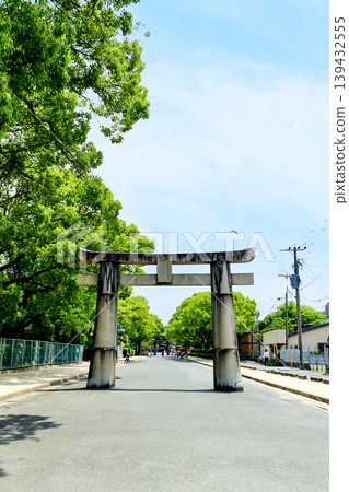 [Fukuoka] Early summer in Fukuoka: The second torii gate of Hakozaki Shrine 139432555