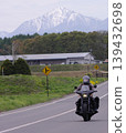 Motorcycles riding with the Yatsugatake Mountains in the background 139432698