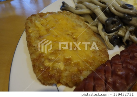 Cheesy Hash Brown with Mushrooms and Sliced Meat 139432731