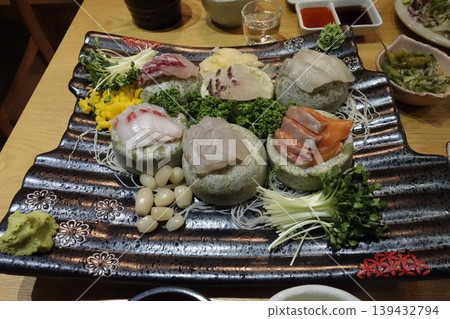 Japanese Sashimi Platter with Garnishes Japanese Sashimi Platter with Garnishes 139432794