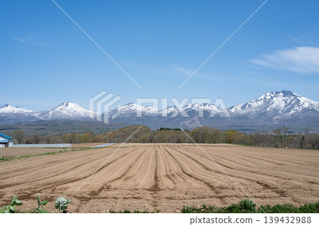 Niseko Mountain Range (Shirakabayama to Niseko Annupuri) 139432988