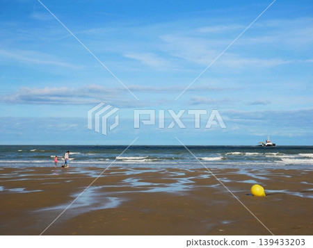 Ostend beach at low tide (Belgium) Ostend beach at low tide (Belgium) 139433203