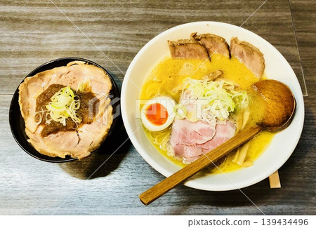 它太美味了,我的詞彙量都用完了,不知不覺中我就把牠吃光了。但是,但是,它真的太好吃了,足以彌補一切,無傷大雅。 它太美味了,我的詞彙量都用完了,不知不覺中我就把牠吃光了。但是,但是,它真的太好吃了,足以彌補一切,無傷大雅。 139434496