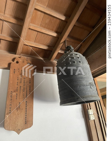 The bell of the temple lodgings on Mount Koya The bell of the temple lodgings on Mount Koya 139434555