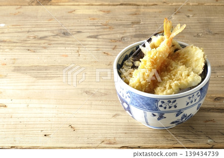 米飯和油炸魚碗 139434739