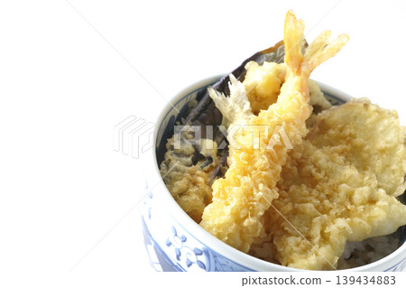 單獨拍攝的天婦羅飯碗，背景為白色。 139434883