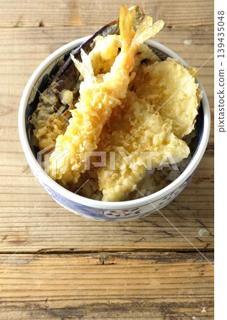 米飯和油炸魚碗 米飯和油炸魚碗 139435048