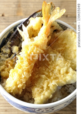 米飯和油炸魚碗 139435049