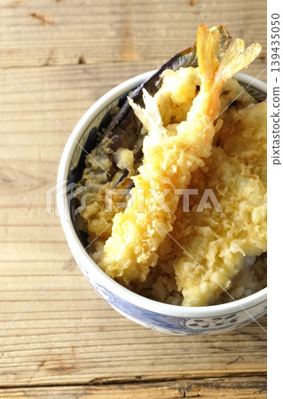 米飯和油炸魚碗 米飯和油炸魚碗 139435050