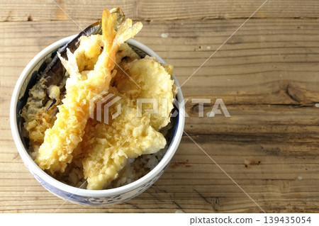 米飯和油炸魚碗 139435054