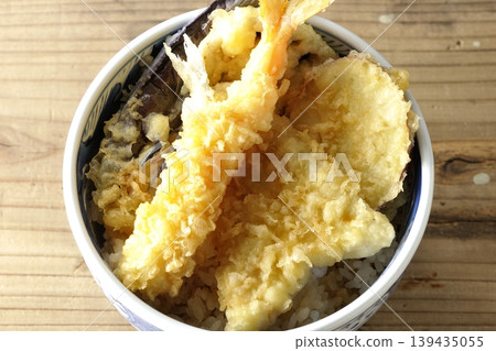 米飯和油炸魚碗 米飯和油炸魚碗 139435055
