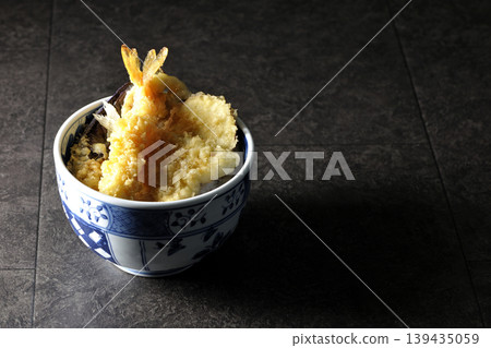 米飯和油炸魚碗 米飯和油炸魚碗 139435059