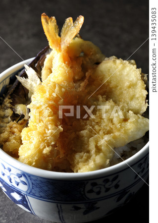 米飯和油炸魚碗 米飯和油炸魚碗 139435083