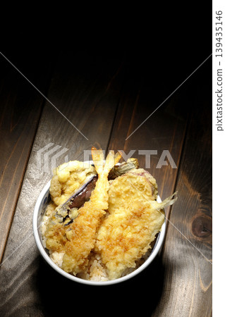 米飯和油炸魚碗 米飯和油炸魚碗 139435146
