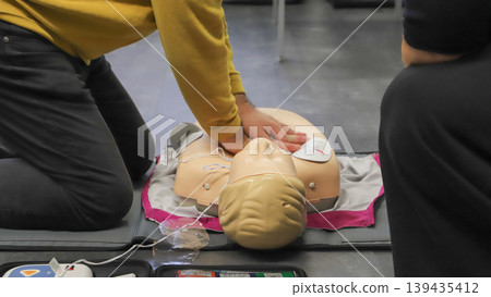 BLSD Defibrillator use course. first aid course - company safety - cardiac massage - Basic Life Support 139435412