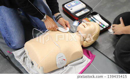BLSD Defibrillator use course. first aid course - company safety - cardiac massage - Basic Life Support BLSD Defibrillator use course. first aid course - company safety - cardiac massage - Basic Life Support 139435415