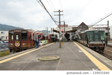 Shigaraki Kogen Railway and JR 223 series trains lined up at Kibukawa Station. Shigaraki Kogen Railway and JR 223 series trains lined up at Kibukawa Station. 139435840