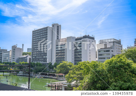Exterior view of Tokyo University of Science Kagurazaka Campus and scenery of Sotobori Park [Shinjuku Ward, Tokyo] 139435978