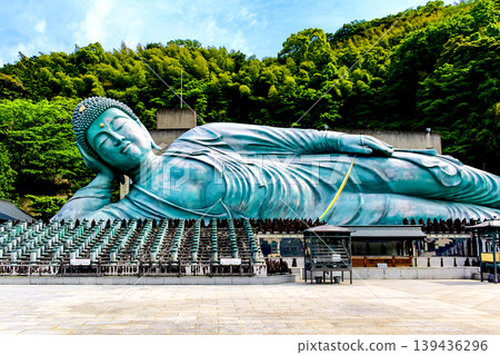 [Fukuoka] Early summer at Nanzoin Temple: A full view of the large reclining Buddha statue. 139436296
