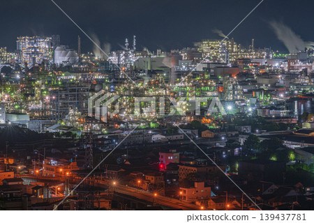 A very beautiful factory night view in Shunan City, Yamaguchi Prefecture, Japan 139437781