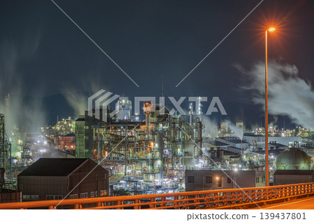 A very beautiful factory night view in Shunan City, Yamaguchi Prefecture, Japan 139437801