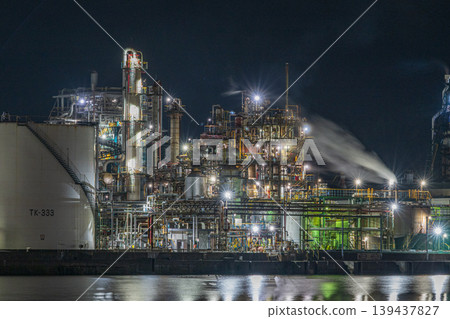 A very beautiful factory night view in Shunan City, Yamaguchi Prefecture, Japan 139437827