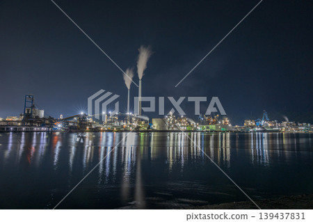 A very beautiful factory night view in Shunan City, Yamaguchi Prefecture, Japan 139437831