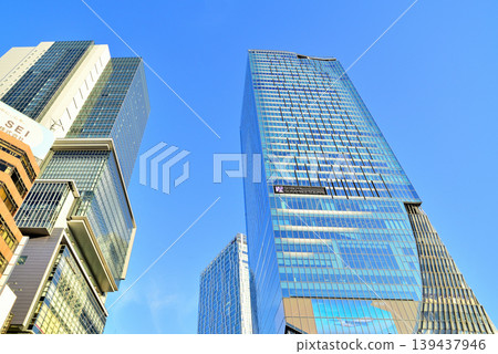 The cluster of skyscrapers around Shibuya Station, undergoing redevelopment, stands out against the blue sky. 139437946