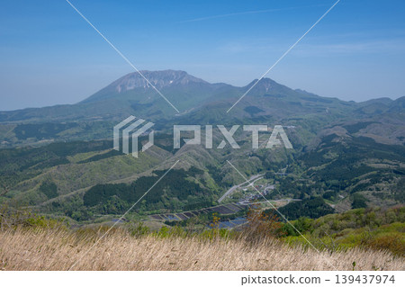 日本岡山縣真庭市三平山的絕美景色 日本岡山縣真庭市三平山的絕美景色 139437974