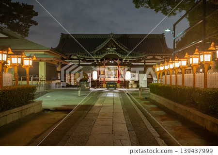 Nighttime scenery of a shrine: the approach to the shrine and the light of lanterns; traditional Japanese culture; illuminated shrine grounds; protection against evil. 139437999