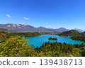 從山頂眺望漂浮在布萊德湖上的布萊德城堡。 139438713