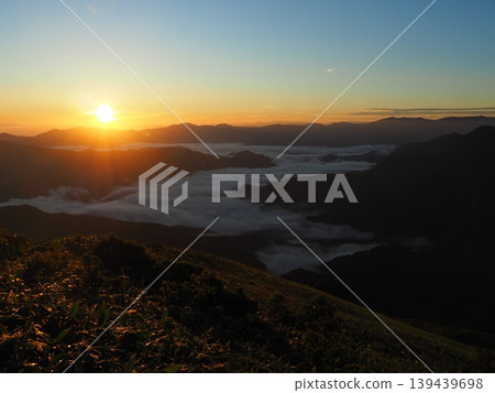 Summer sunrise viewed from the summit of Mount Echigo-Komagatake Summer sunrise viewed from the summit of Mount Echigo-Komagatake 139439698