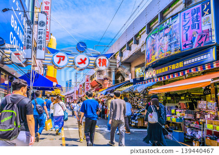 Tokyo cityscape, May 2nd. Inbound tourism continues... Views of Ameyoko and other areas bustling with foreign tourists from early morning. Tokyo cityscape, May 2nd. Inbound tourism continues... Views of Ameyoko and other areas bustling with foreign tourists from early morning. 139440467