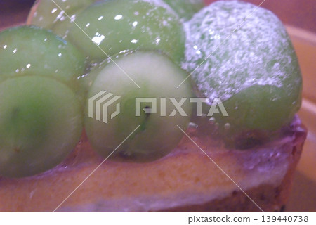 A close-up of a tart cake topped with muscat grapes. 139440738