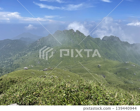 從屋久島宮之浦岳眺望永田岳 從屋久島宮之浦岳眺望永田岳 139440944