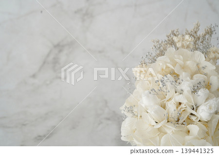迷你花束（白色）（大理石背景） 139441325
