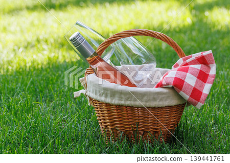 Picnic basket with wine and glasses 139441761