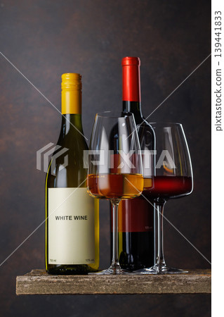 Wine glasses with red and white wine Wine glasses with red and white wine 139441833