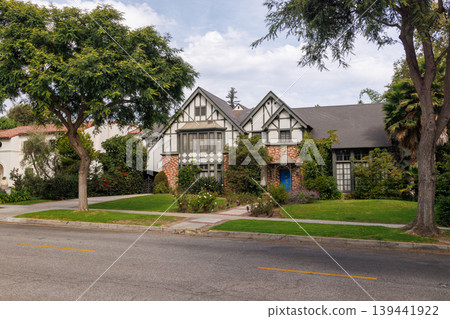 Modern suburban houses with cars in quiet residential street Modern suburban houses with cars in quiet residential street 139441922