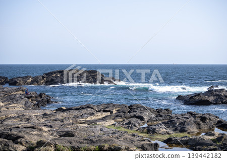 三浦市城島的岩石海岸和海景 三浦市城島的岩石海岸和海景 139442182
