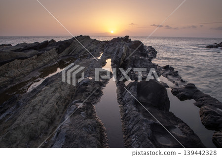 Sunset scenery on the rocky shore of Jogashima Island in Miura City Sunset scenery on the rocky shore of Jogashima Island in Miura City 139442328