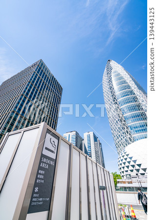 [Tokyo] Japanese Urban Landscape: An outdoor smoking area amidst a cluster of skyscrapers (May 2026) 139443125