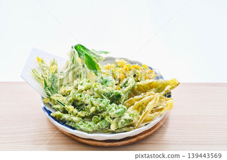 Assorted tempura made with seasonal wild vegetables Assorted tempura made with seasonal wild vegetables 139443569