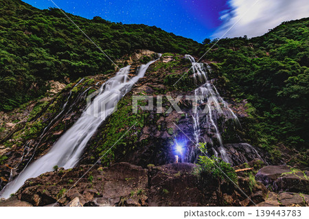 A long-exposure photograph of the Okawa Waterfall and the starry sky. 139443783